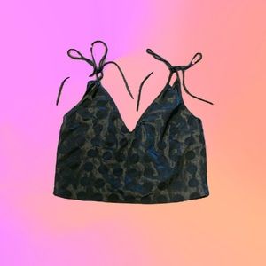 Victoria’s Secret women’s black top